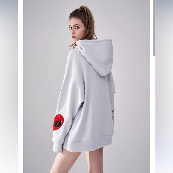 Venque “Amoo love” heart logo hoodie (size: S) - Picture 2 of 16